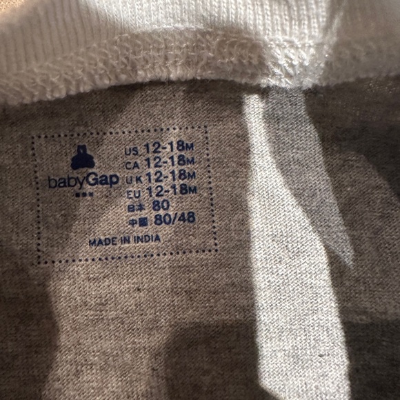 🎉BUNDLE 10 for $50🎉 GAP boys long sleeved top - 12-18 mo - Picture 3 of 4
